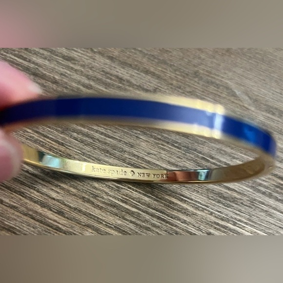 Kate Spade New York Women's Idiom “A BLUE STREAK” Navy /Gold Bangle Bracelet EUC - Picture 4 of 5